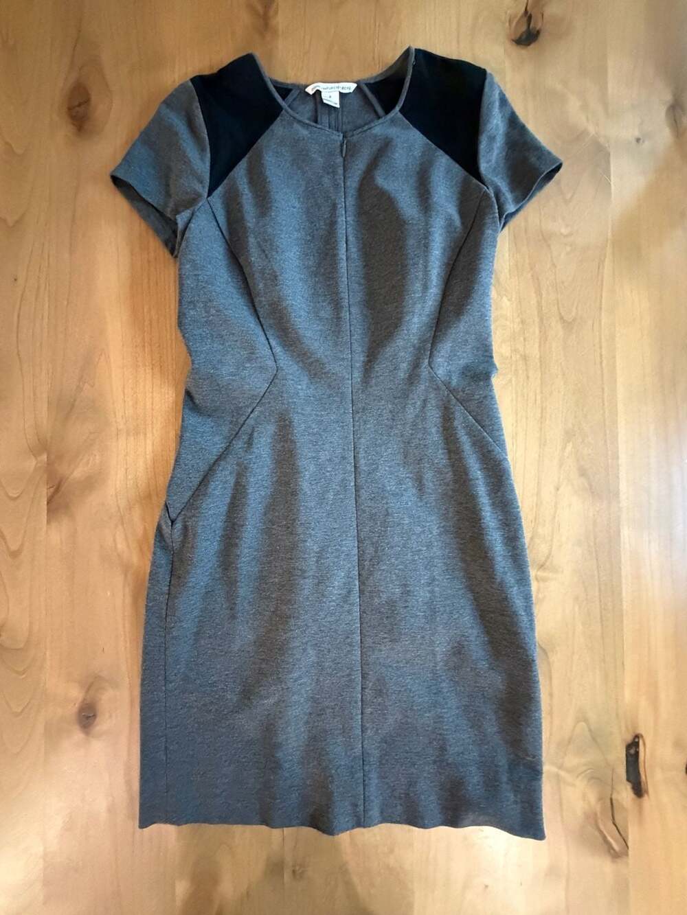 Diane von Furstenberg DVF Gray Black Shoulder Panel Shift Dress Size 8